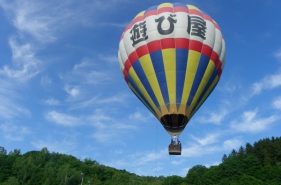从空中眺望大自然！北海道热气球体验景点介绍♪