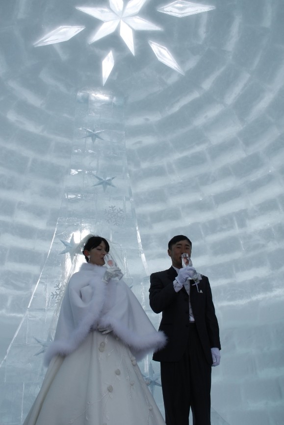 しかりべつ湖コタン・氷のチャペルで結婚式