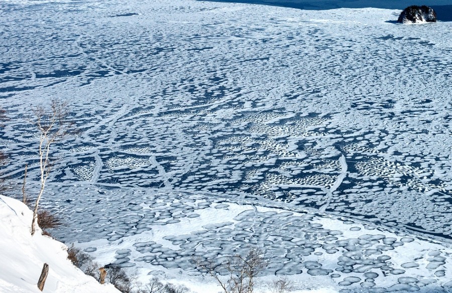 摩周湖の氷の模様