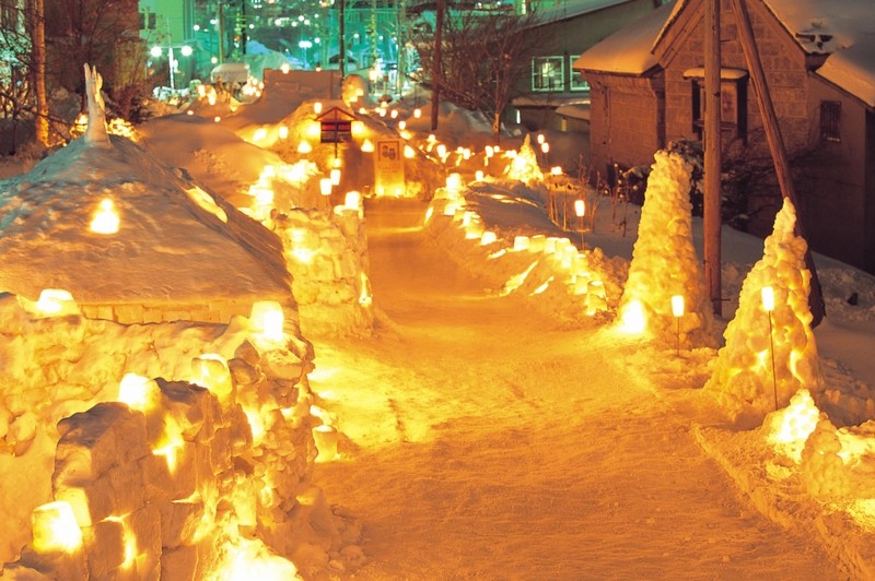 雪まつりの路の風景