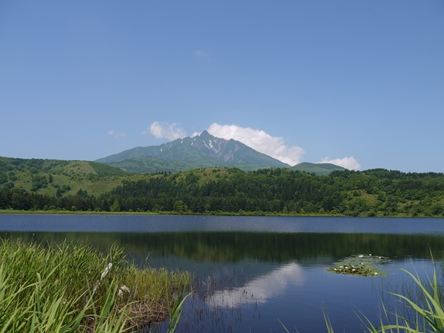 https://hokkaido-labo.com/wp-content/uploads/2015/04/rishiri-view2.jpg