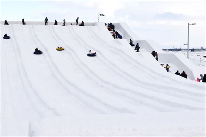 さっぽろ雪まつり　つどーむ会場　滑り台