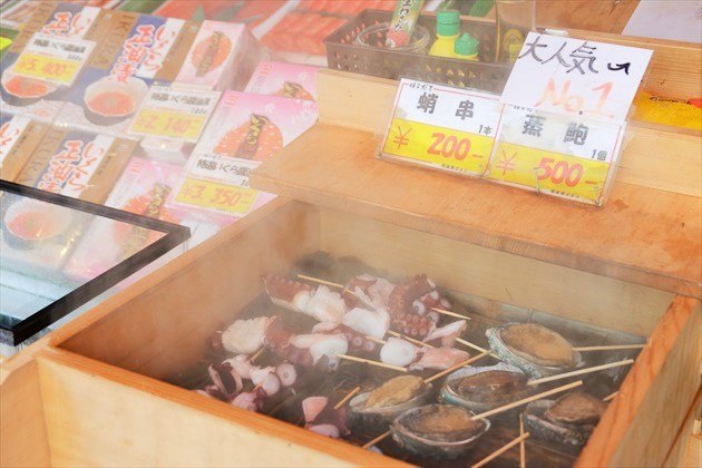 ぷらっと函館朝市巡り テッパン朝市グルメ 海産物 函館市