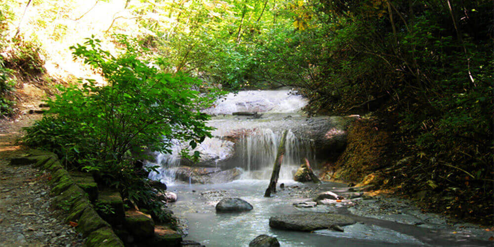 大湯沼川の足湯