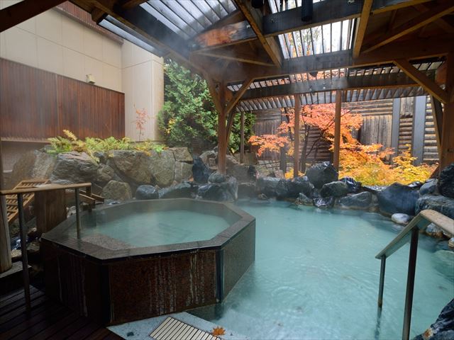 定山渓温泉 紅葉と露天風呂