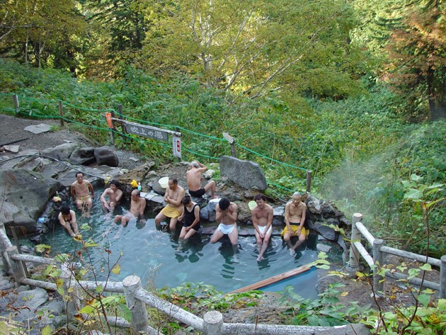 人気の秘湯へ行ってみた 十勝岳の吹上露天の湯は無料の 混浴 温泉