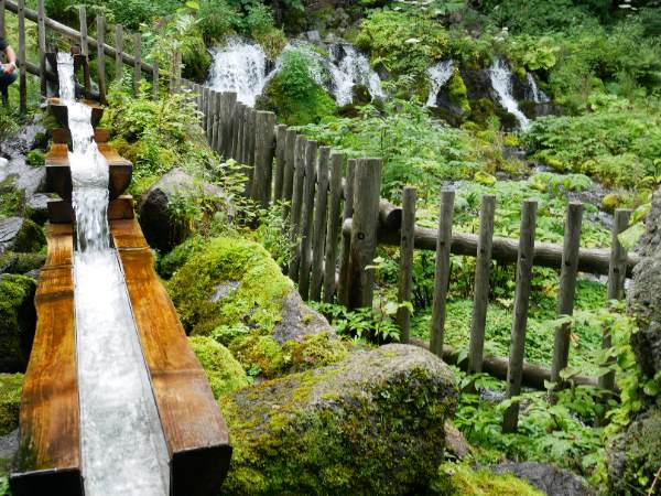 おいしいお水が大量噴出 京極町 ふきだし公園