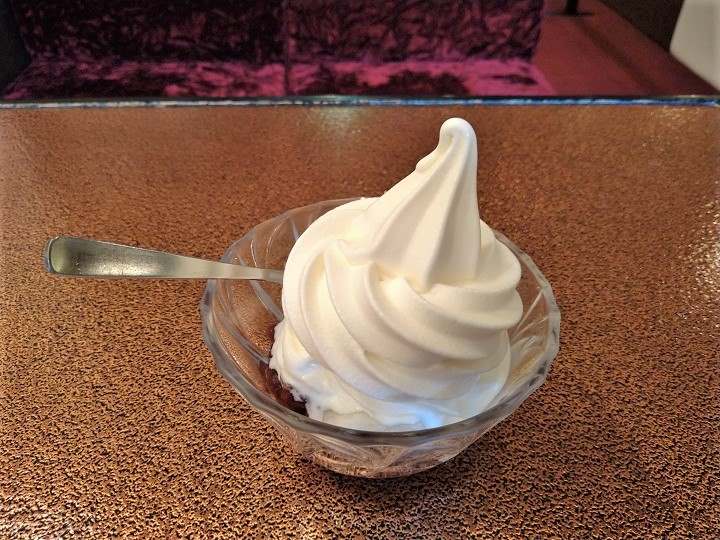 小樽　カフェ　あまとう　ソフトクリーム