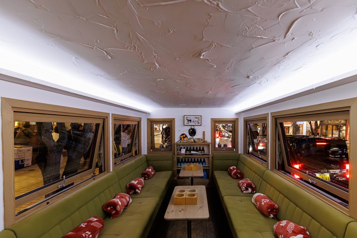 馬車BAR 1階席