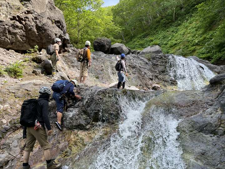 知床観光 カムイワッカ湯の滝