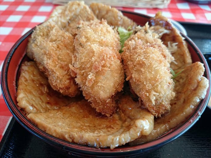 道の駅 厚岸グルメパーク 厚岸味覚ターミナル・コンキリエ かきぶた合戦丼