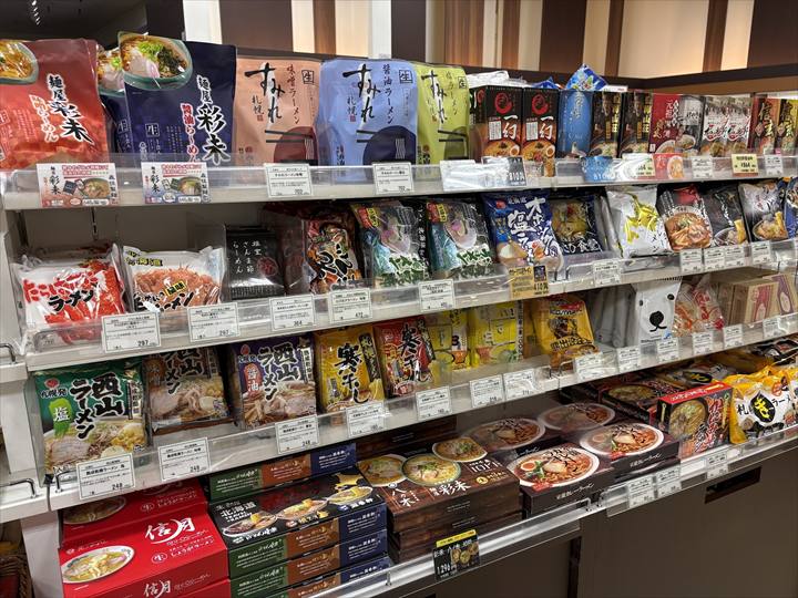 札幌駅　どさんこプラザ