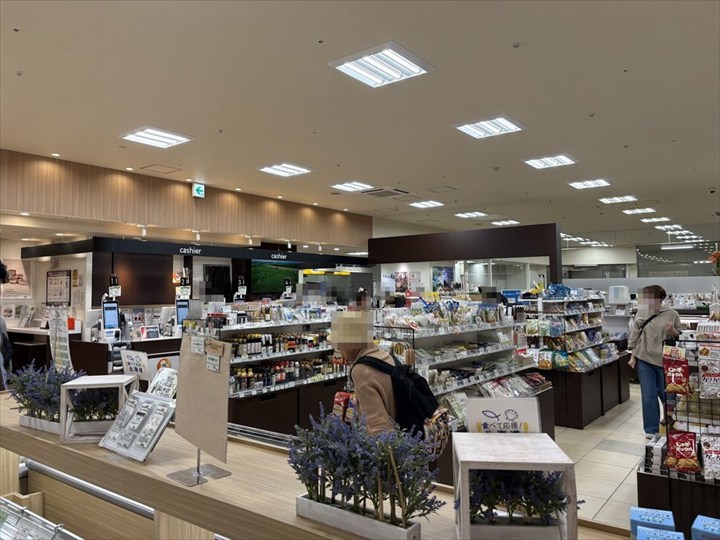札幌駅　どさんこプラザ